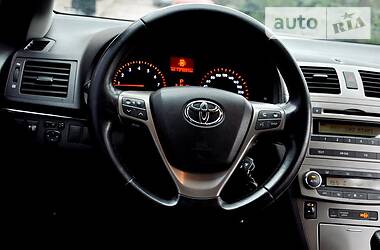 Седан Toyota Avensis 2012 в 