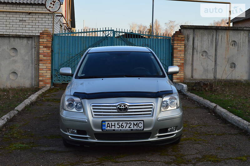 Седан Toyota Avensis 2003 в Краматорске