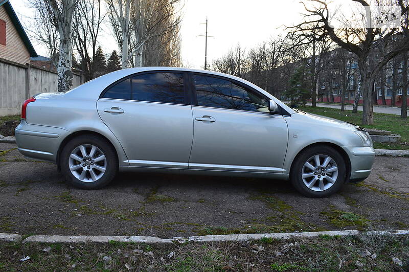 Седан Toyota Avensis 2003 в Краматорске