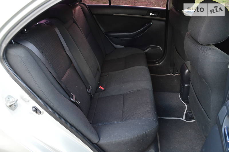 Седан Toyota Avensis 2003 в Краматорске