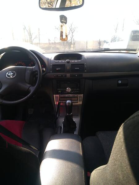 Седан Toyota Avensis 2005 в Ужгороді