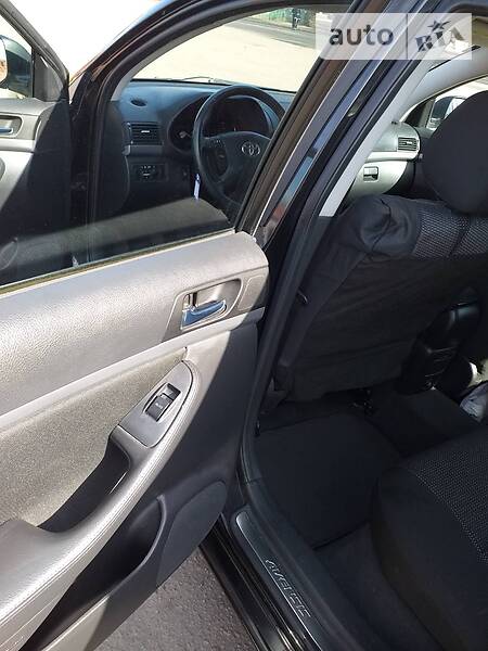 Універсал Toyota Avensis 2006 в Конотопі