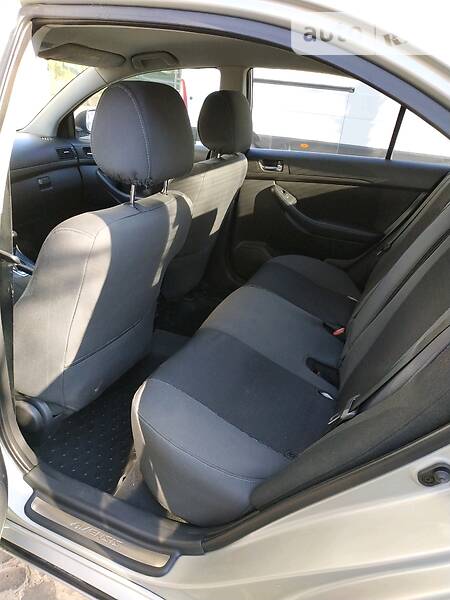 Седан Toyota Avensis 2004 в Львові