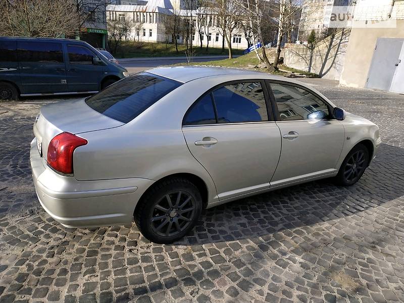 Седан Toyota Avensis 2004 в Львові