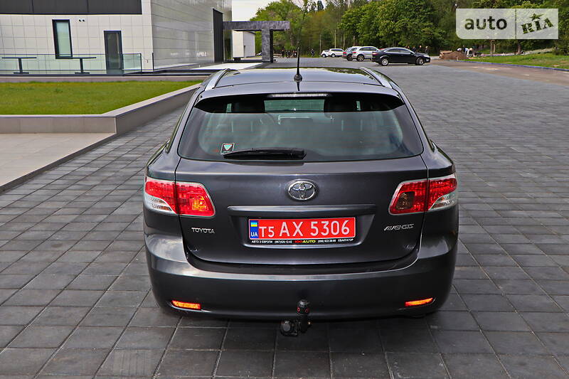 Універсал Toyota Avensis 2011 в Кременчуці