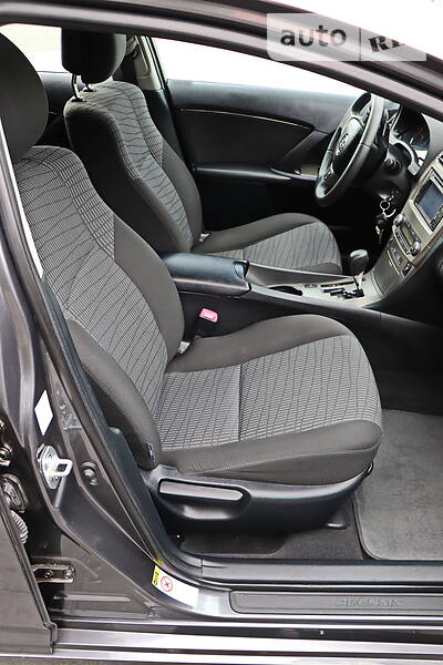 Універсал Toyota Avensis 2011 в Кременчуці