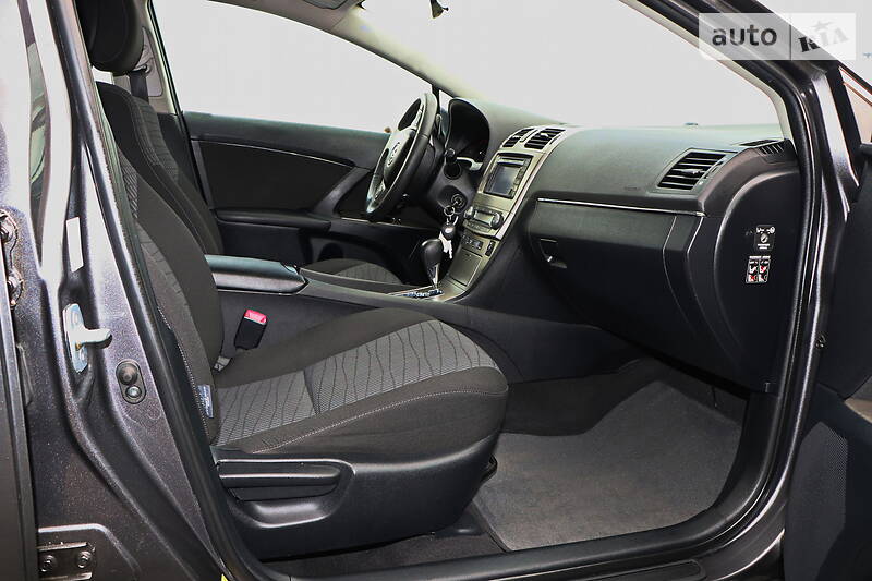 Універсал Toyota Avensis 2011 в Кременчуці