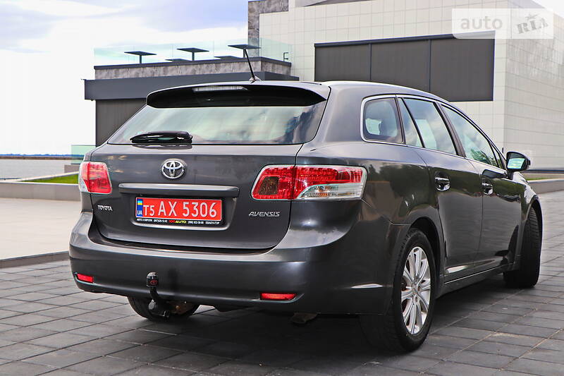Універсал Toyota Avensis 2011 в Кременчуці