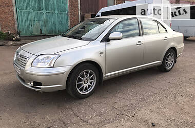 Седан Toyota Avensis 2004 в Чернигове