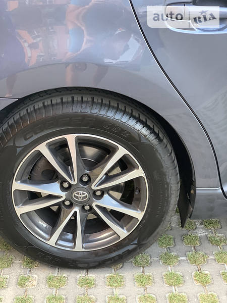 Седан Toyota Avensis 2013 в Киеве