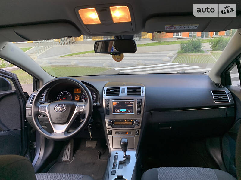 Седан Toyota Avensis 2013 в Киеве