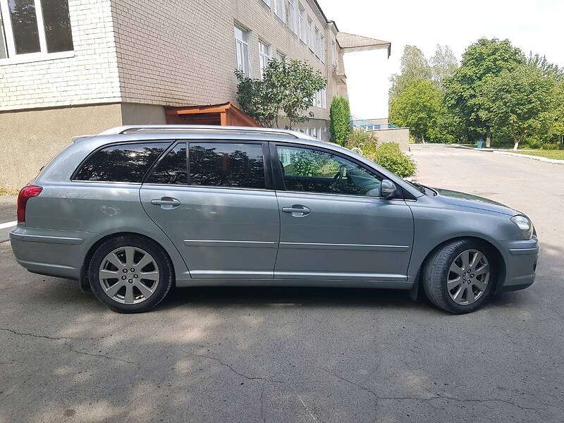 Універсал Toyota Avensis 2009 в Дунаївцях