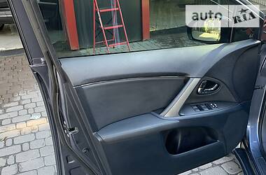 Седан Toyota Avensis 2012 в 