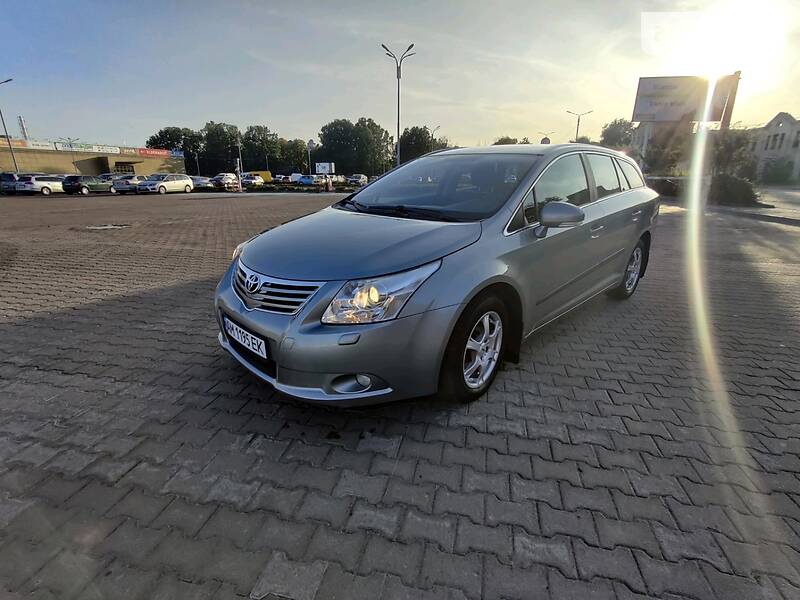 Универсал Toyota Avensis 2010 в Житомире