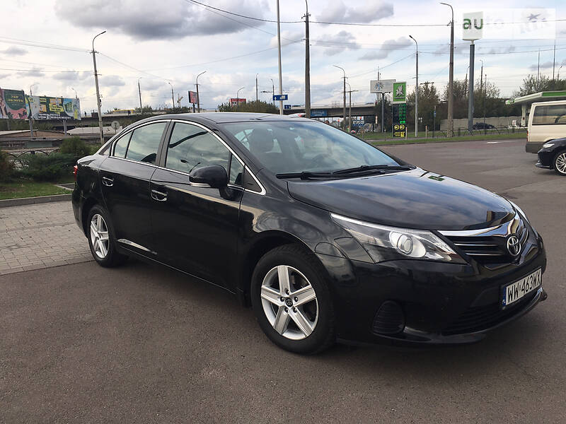 Седан Toyota Avensis 2014 в Луцке