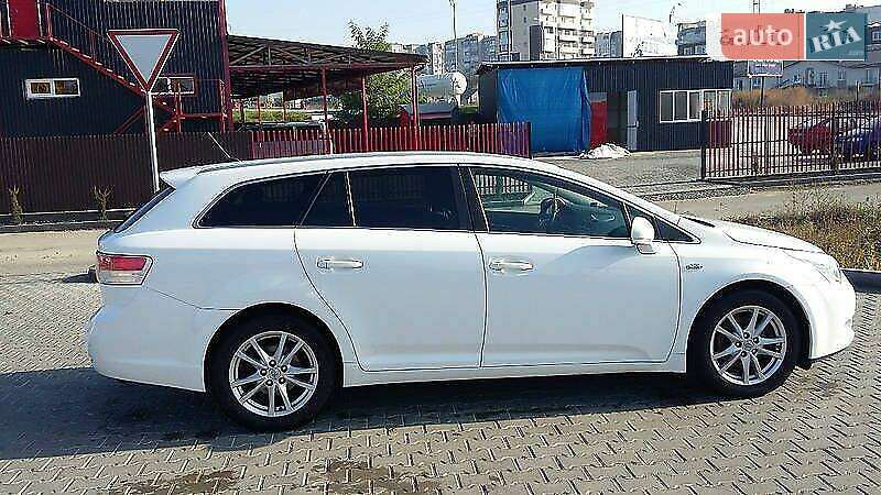 Універсал Toyota Avensis 2011 в Хмельницькому