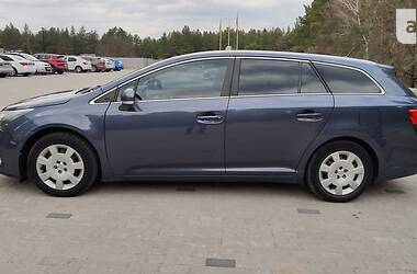 Универсал Toyota Avensis 2012 в Обухове