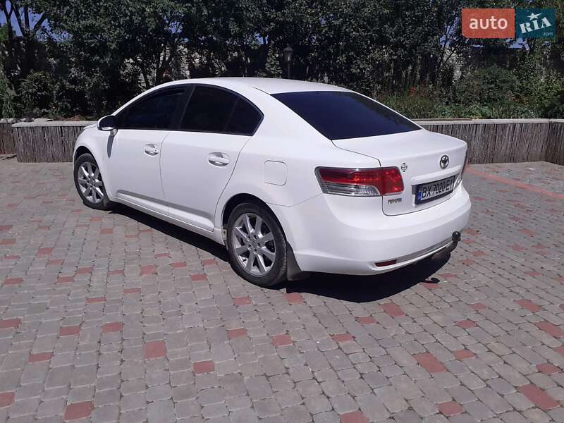 Седан Toyota Avensis 2010 в Кам'янець-Подільському