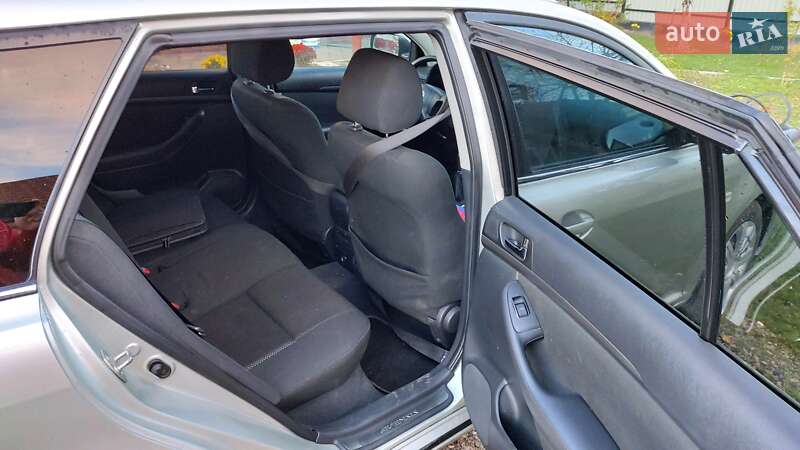 Универсал Toyota Avensis 2005 в Самборе