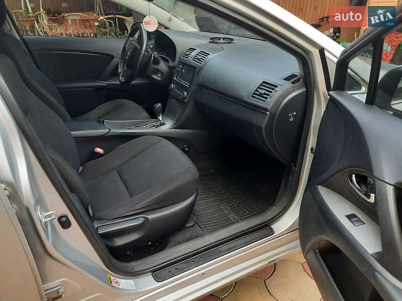 Седан Toyota Avensis 2008 в Одессе