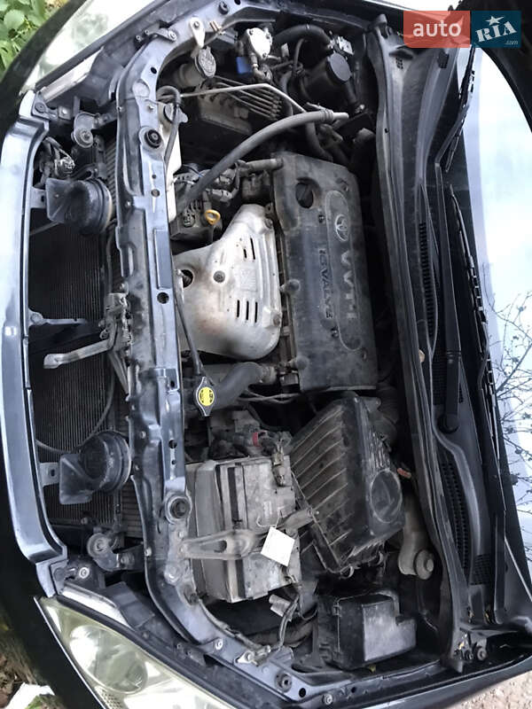 Минивэн Toyota Avensis 2002 в Каменец-Подольском