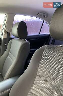 Седан Toyota Avensis 2007 в Самборе