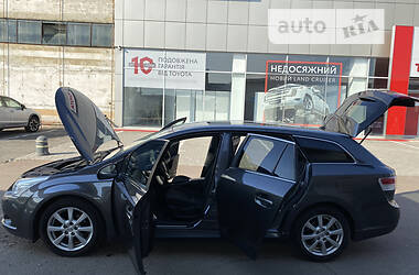 Универсал Toyota Avensis 2010 в Сумах