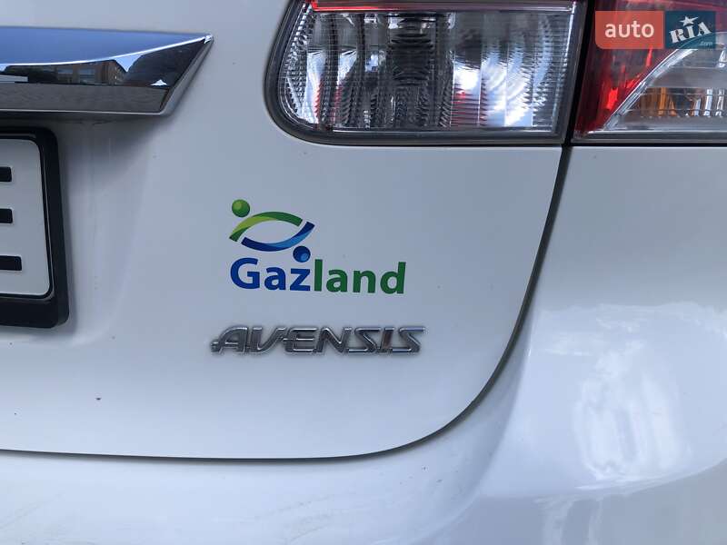 Универсал Toyota Avensis 2013 в Косове