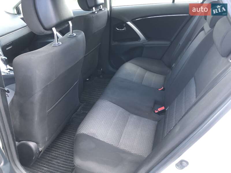 Универсал Toyota Avensis 2013 в Косове