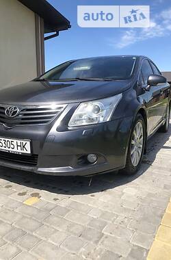 Седан Toyota Avensis 2010 в Сарнах