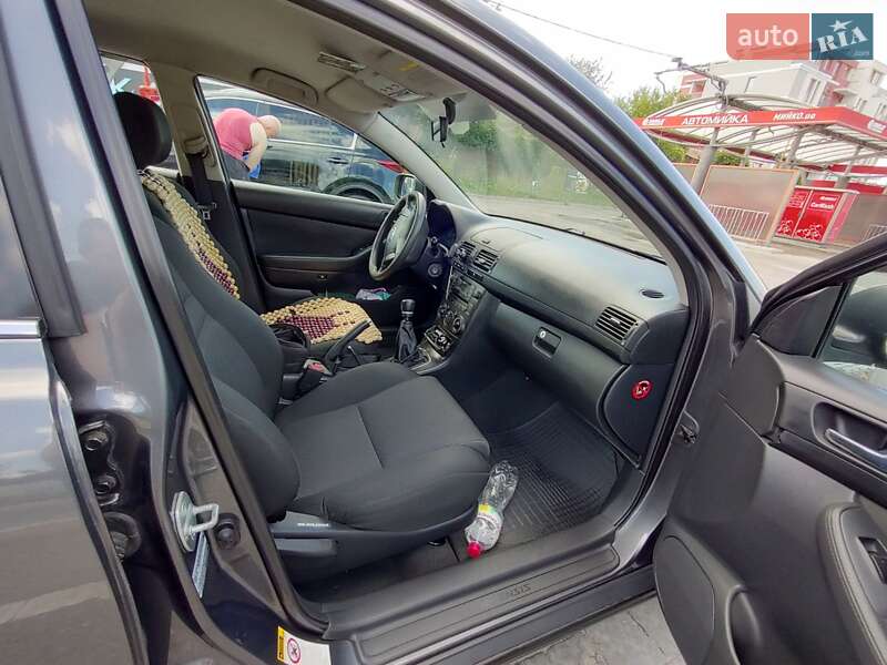 Универсал Toyota Avensis 2008 в Львове