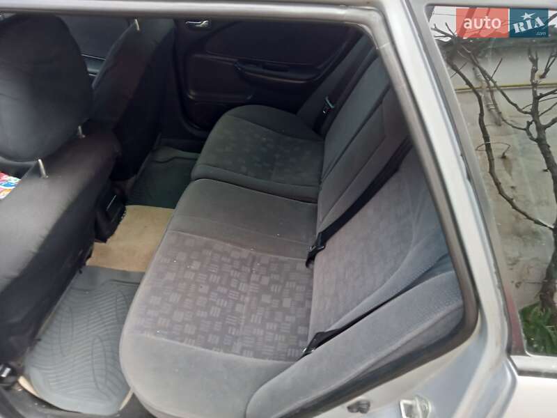 Универсал Toyota Avensis 2001 в Одессе