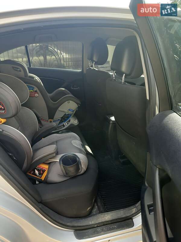 Седан Toyota Avensis 2008 в Одессе