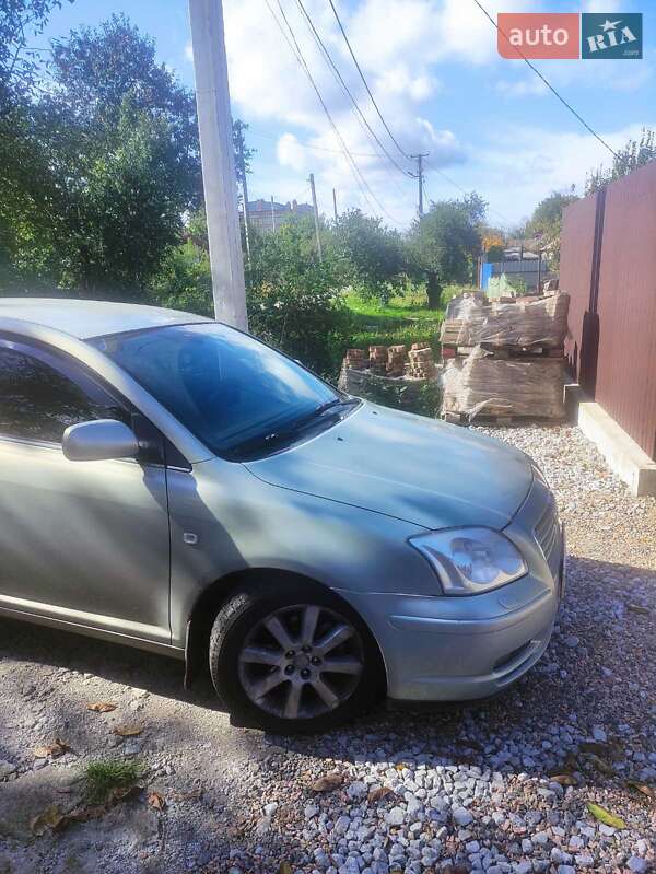 Седан Toyota Avensis 2005 в Кривом Роге