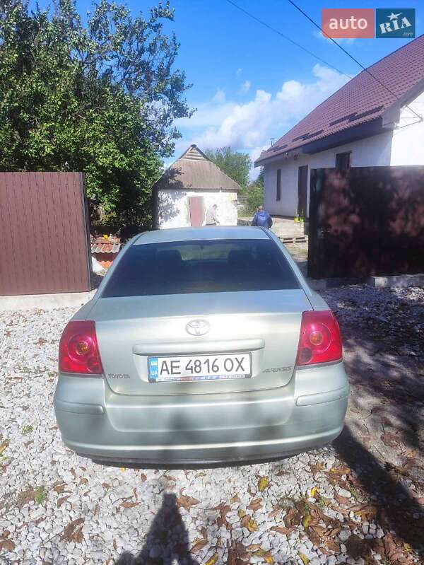 Седан Toyota Avensis 2005 в Кривом Роге