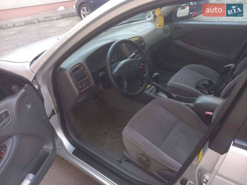 Седан Toyota Avensis 1998 в Одесі