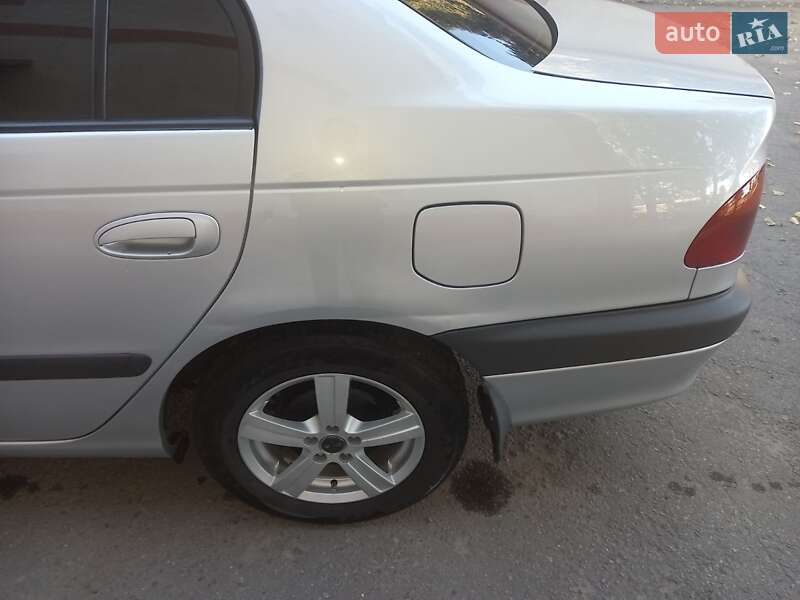 Седан Toyota Avensis 1998 в Одесі