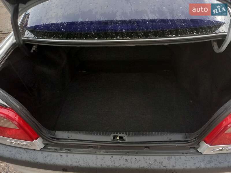 Седан Toyota Avensis 1998 в Одесі