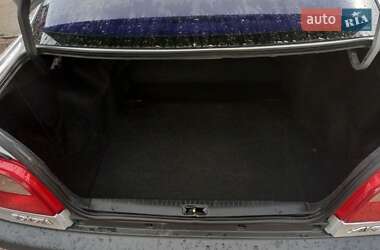 Седан Toyota Avensis 1998 в 