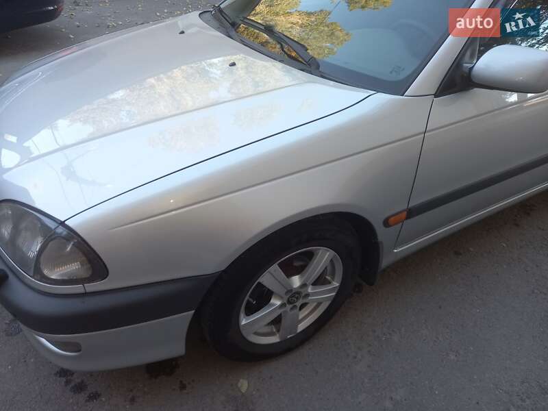 Седан Toyota Avensis 1998 в Одесі
