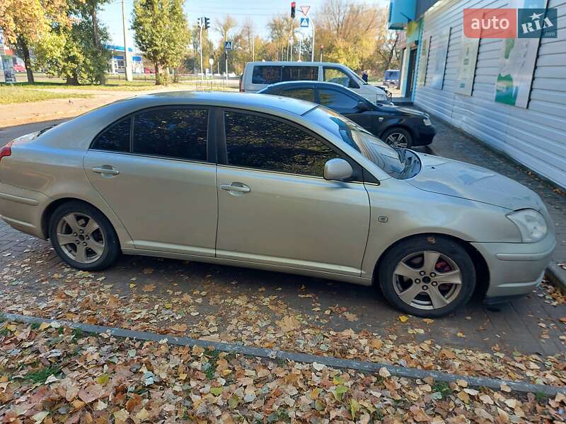 Хэтчбек Toyota Avensis 2006 в Черкассах