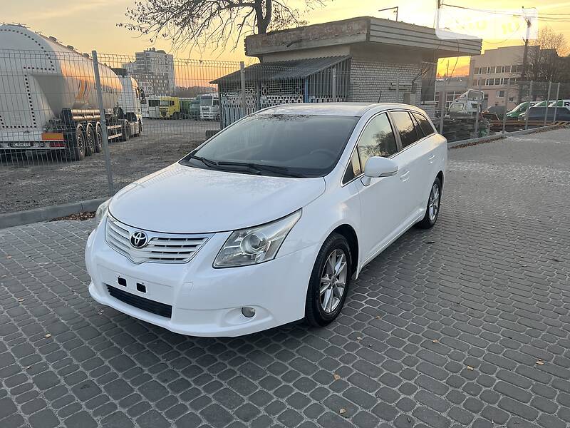 Універсал Toyota Avensis 2010 в Львові