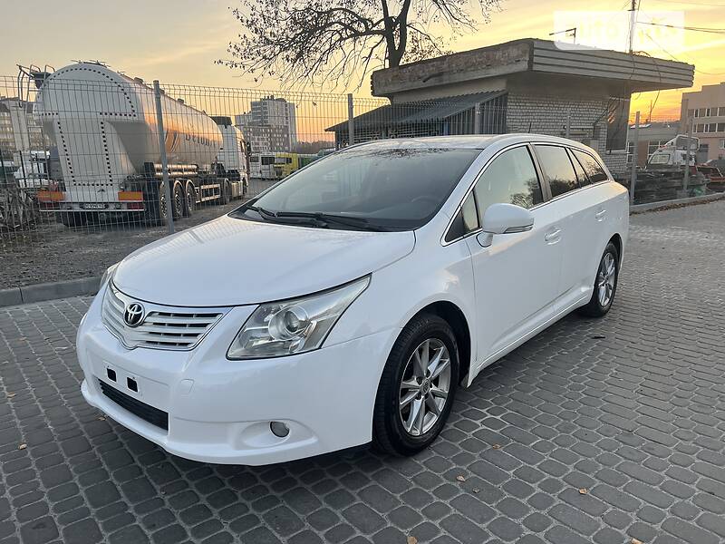 Універсал Toyota Avensis 2010 в Львові