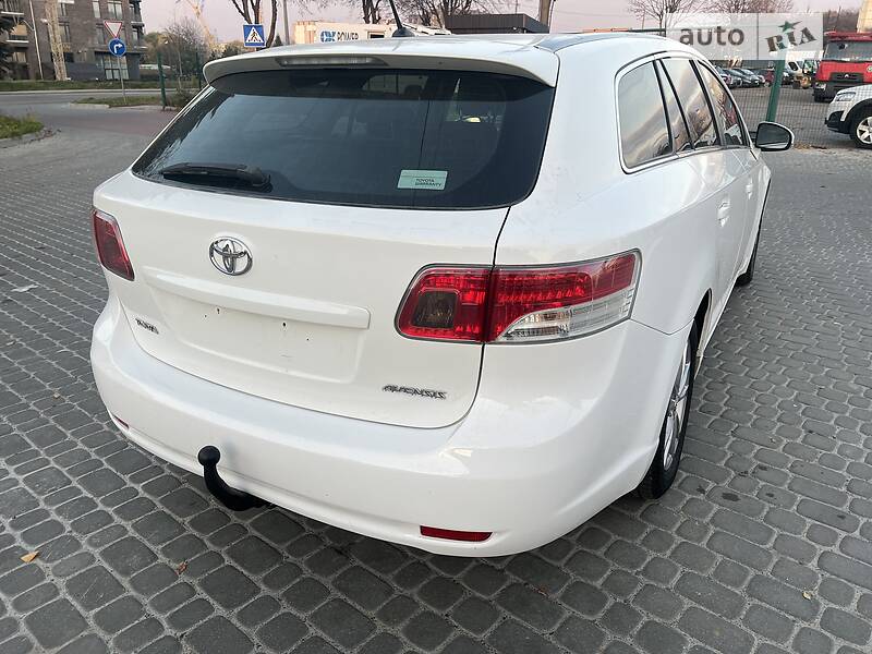 Універсал Toyota Avensis 2010 в Львові