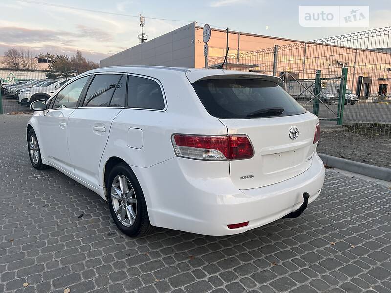 Універсал Toyota Avensis 2010 в Львові
