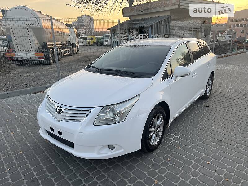 Універсал Toyota Avensis 2010 в Львові
