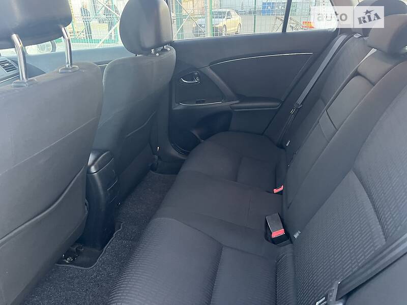 Універсал Toyota Avensis 2010 в Львові
