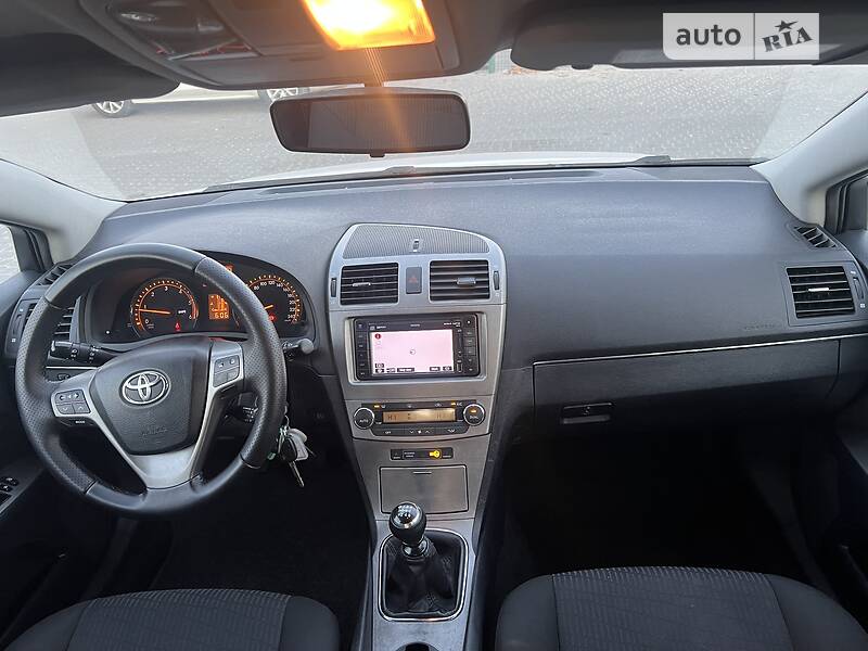 Універсал Toyota Avensis 2010 в Львові