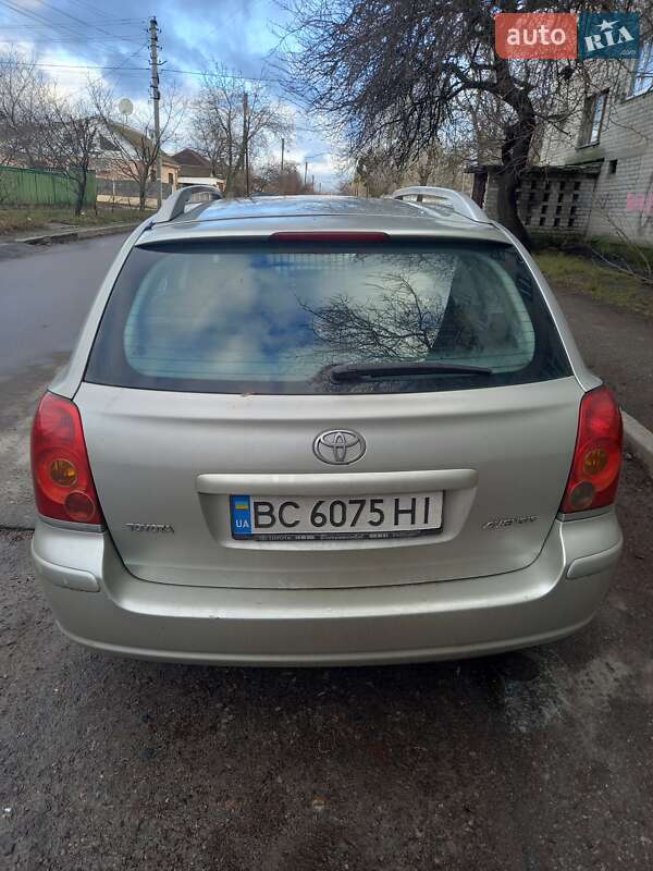 Универсал Toyota Avensis 2004 в Черкассах