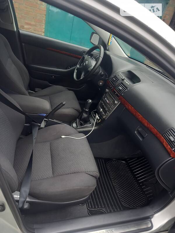 Універсал Toyota Avensis 2004 в Миколаєві